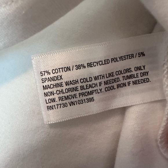 Women’s Wild fable white V neck Crop Tee, size XL - Picture 6 of 6